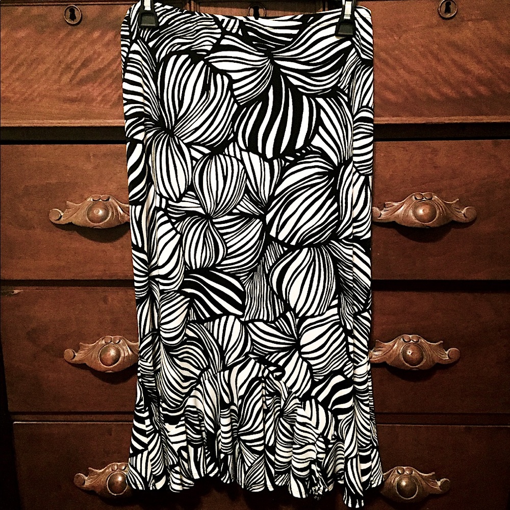🖤Choices Black & White Mod Ruffle Hem Skirt (M)🖤